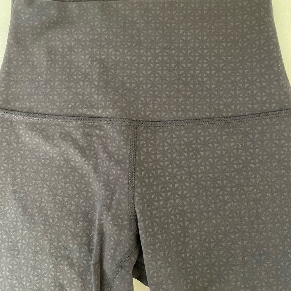 Lululemon Athletica Align Lattice Work Emboss black 28” legging - Picture 3 of 5